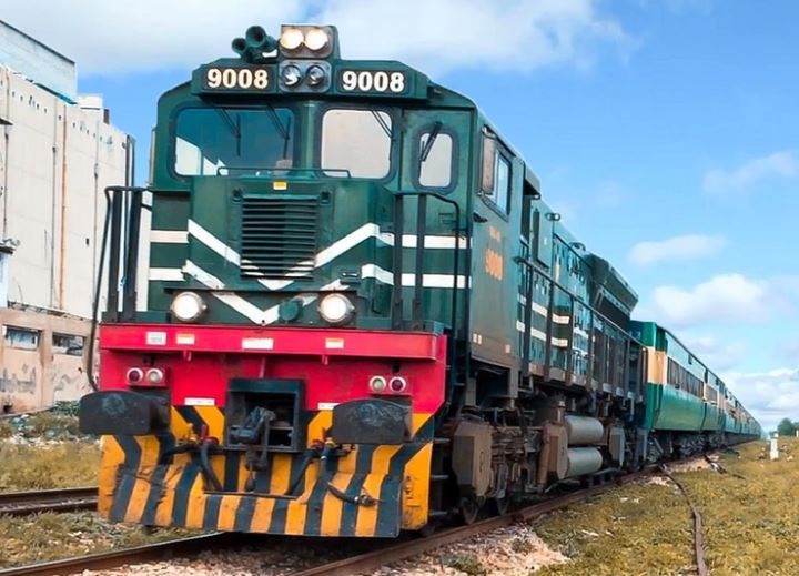 peshawar-to-lahore-trains