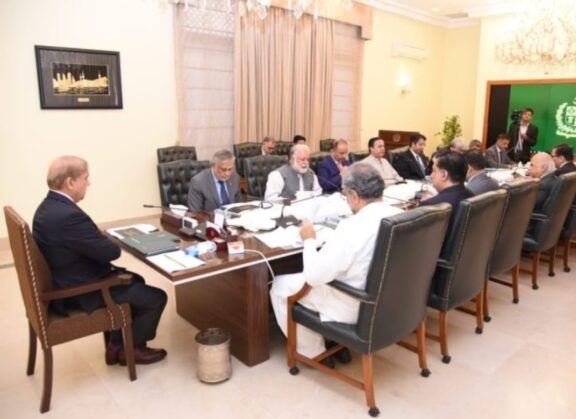 Prime Minister Shebaz Orders To reduce Reliance On Imported Fuel For Cheap Power Generation