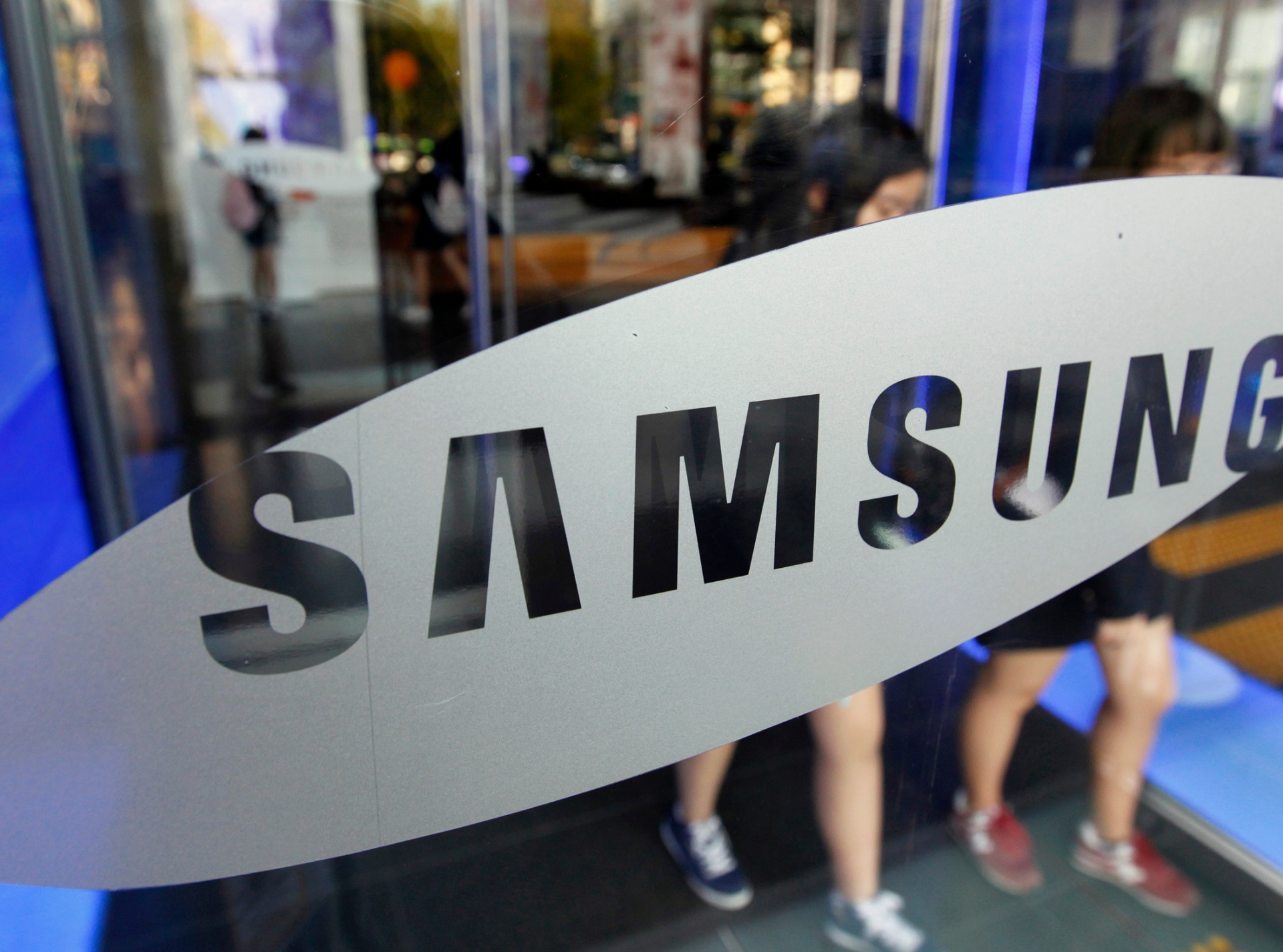 Samsung profits plummeted significantly Due to Excess Inventory