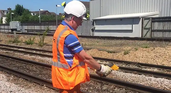 Railway workers take action to keep tracks safe amid heatwaves