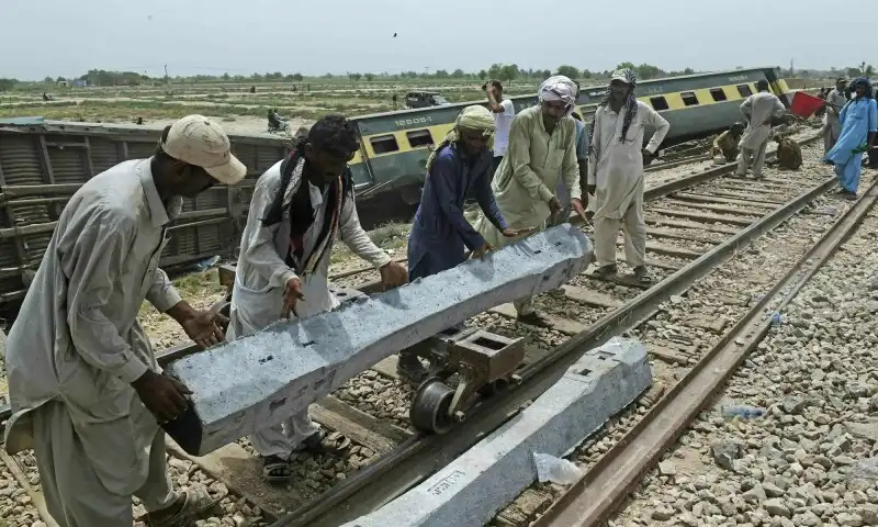 Broken track missing Fishplates blamed for derailment of the Hazara Express