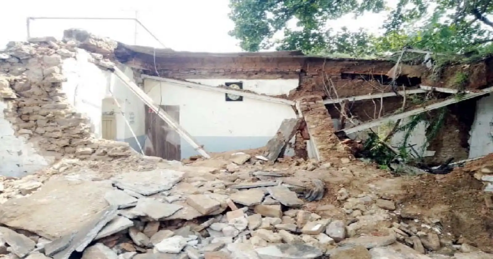 Railway workers decry poor state of residential quarters