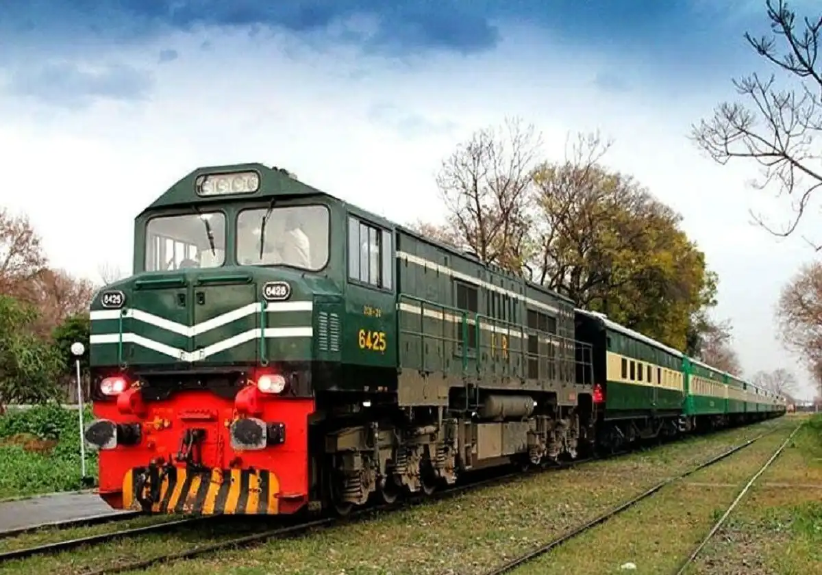 Defective tracks forced Pakistan Railway to increase traveling duration of passengers’ trains